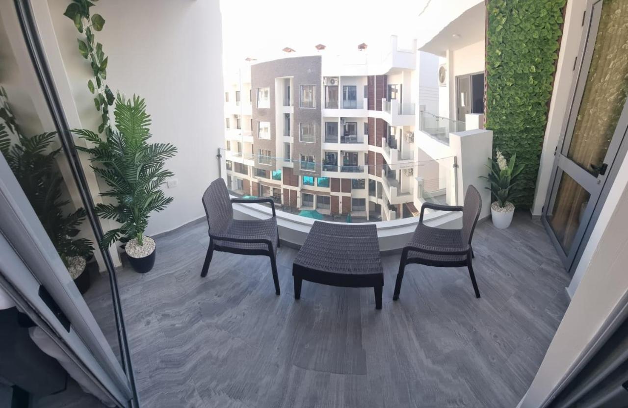 Sanctuary Sunlit Hurghada Haven With 4 Pools, Rooftop Sunsets & Gourmet Bites Steps Away Exterior photo