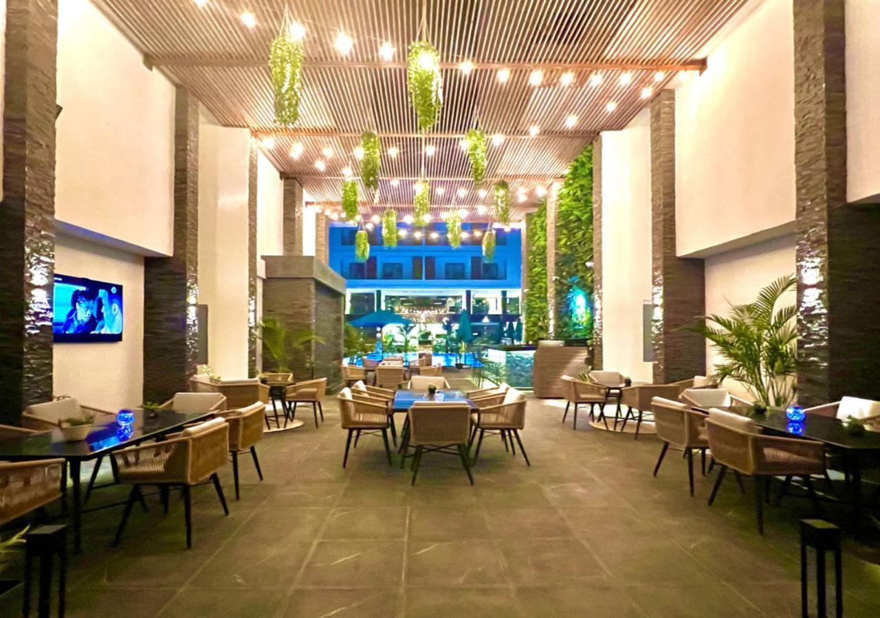 Sanctuary Sunlit Hurghada Haven With 4 Pools, Rooftop Sunsets & Gourmet Bites Steps Away Exterior photo